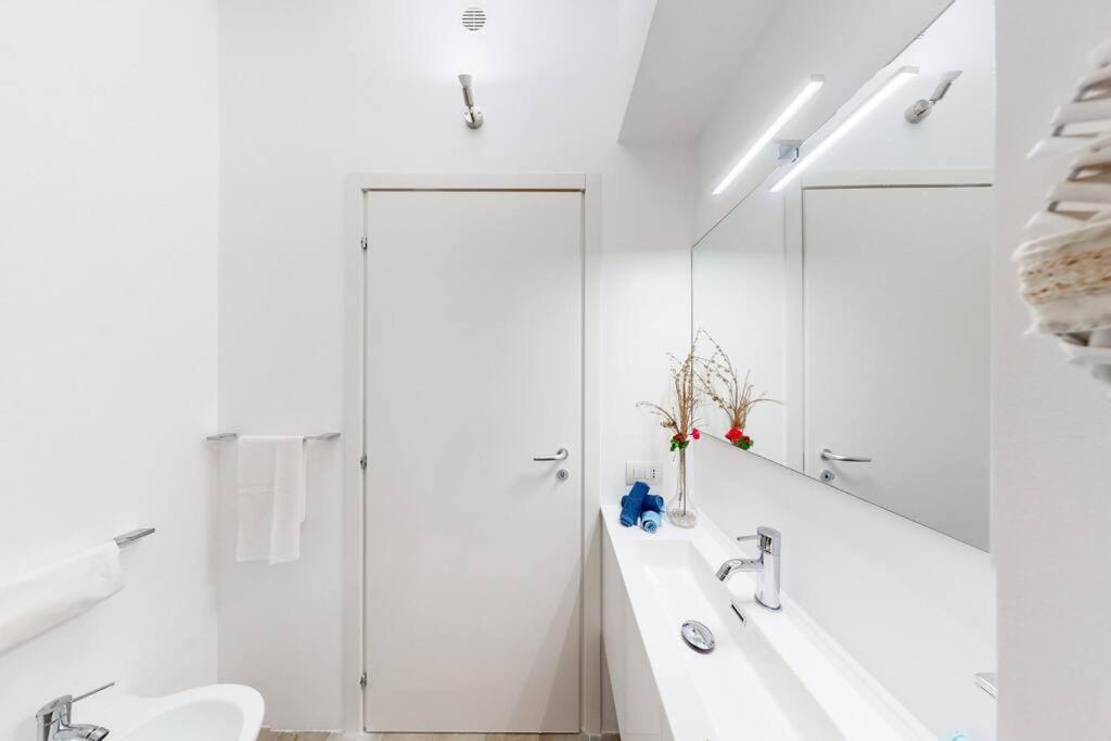 Apartment Nearby Historic Center - 2 Private Bathrooms Cagliari Esterno foto